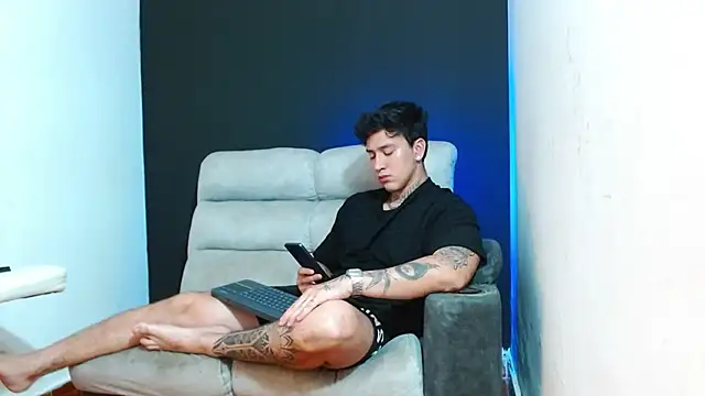 JUSTIN FULLER1 online show from June 26, 2026, 1:00 am