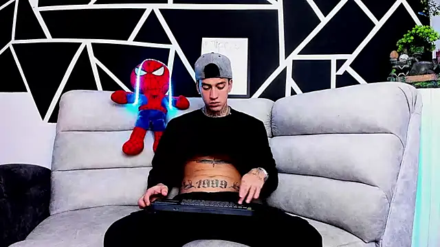 JUSTIN FULLER1 online show from March 19, 2025, 9:16 pm