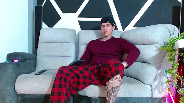 JUSTIN FULLER1 online show from November 20, 2025, 8:42 pm