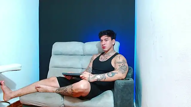 JUSTIN FULLER1 online show from June 15, 2026, 12:44 am