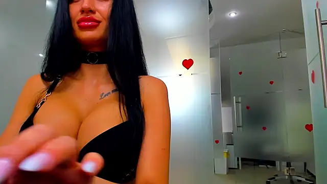 Queenrafaella online show from June 17, 2026, 11:09 am