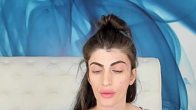 SkinnyDolly online show from October 10, 2025, 2:01 am