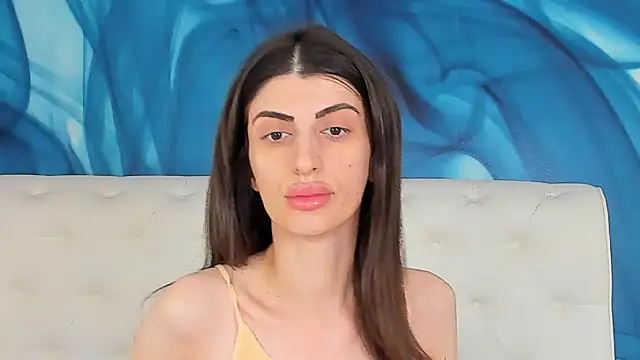 SkinnyDolly online show from June 19, 2026, 3:34 am