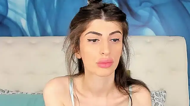 SkinnyDolly online show from November 9, 2025, 3:10 am