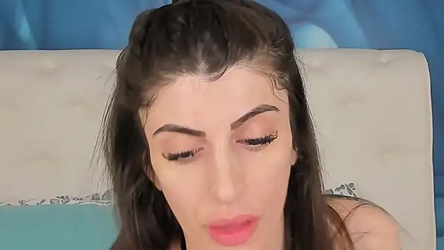 SkinnyDolly online show from December 2, 2025, 3:19 am