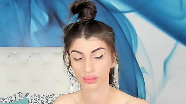 SkinnyDolly online show from October 17, 2025, 2:15 am