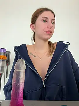 Snapshot of emma05 chatting on February 10, 2026, 6:56 am emma05 online show from February 10, 2026, 6:56 am