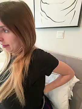 Snapshot of emma05 chatting on March 19, 2026, 7:19 am emma05 online show from March 19, 2026, 7:19 am