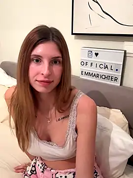 emma05 online show from January 7, 2026, 6:13 pm