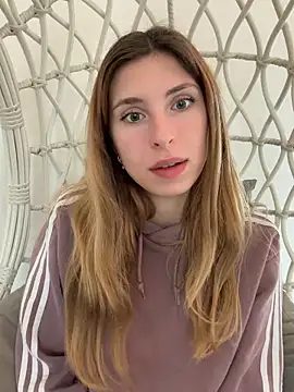 Snapshot of emma05 chatting on March 9, 2026, 7:23 am emma05 online show from March 9, 2026, 7:23 am