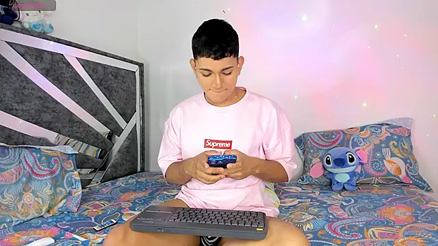 Snapshot of ander_deimond_ chatting on February 14, 2025, 2:33 pm ander deimond online show from February 14, 2025, 2:33 pm