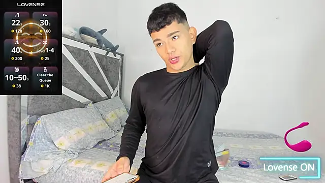 Snapshot of ander_deimond_ chatting on October 15, 2025, 1:30 pm ander deimond online show from October 15, 2025, 1:30 pm