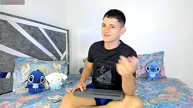 Snapshot of ander_deimond_ chatting on February 13, 2025, 5:05 am ander deimond online show from February 13, 2025, 5:05 am