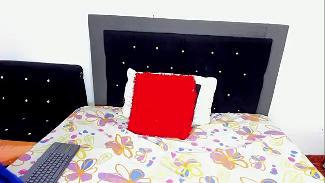 skaysanchez1 online show from September 12, 2025, 4:29 pm