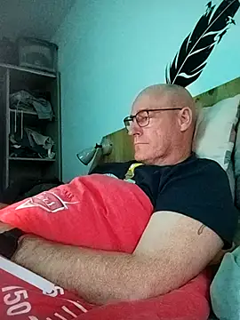 bogland33 online show from June 9, 2026, 7:48 pm