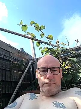 Snapshot of bogland33 chatting on July 11, 2026, 8:25 am bogland33 online show from July 11, 2026, 8:25 am