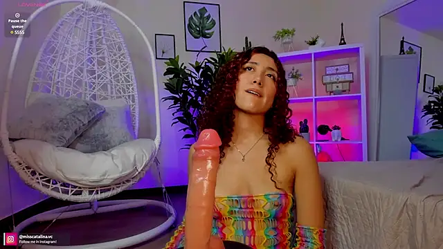 miss catalinaa online show from March 13, 2025, 3:39 pm