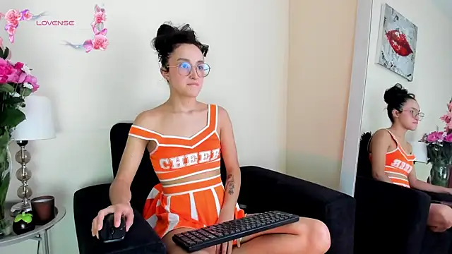 Snapshot of its__angelica_ chatting on July 14, 2026, 7:20 pm its angelica online show from July 14, 2026, 7:20 pm