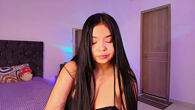 AuroraFiore online show from September 14, 2025, 3:07 am