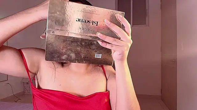 AuroraFiore online show from November 8, 2025, 4:38 am