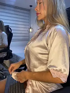 Anna quinn online show from February 4, 2025, 12:44 pm