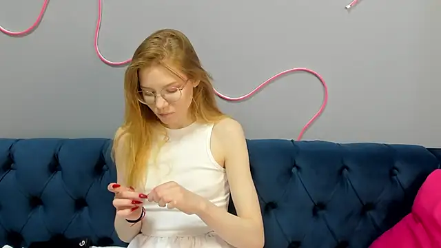 Esme Runn online show from March 21, 2025, 10:17 am