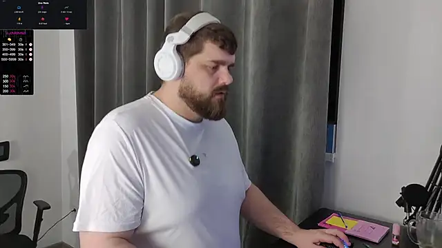 Snapshot of KingMarti chatting on December 15, 2025, 12:11 pm KingMarti online show from December 15, 2025, 12:11 pm