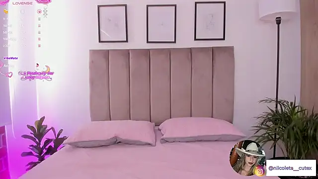 Niicoleta online show from November 24, 2025, 7:47 pm