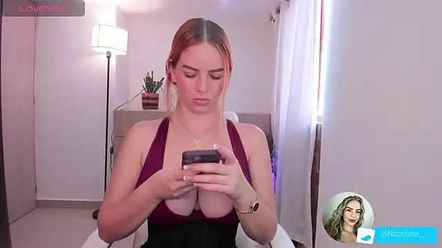 Niicoleta online show from December 19, 2025, 6:54 pm