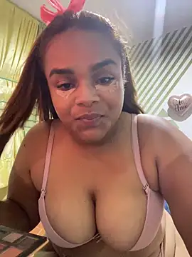 Evabigass online show from October 7, 2025, 7:48 pm