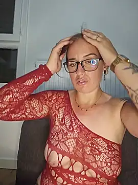 lindsay 33off online show from June 28, 2026, 8:59 pm