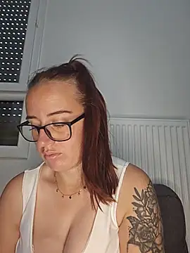 lindsay 33off online show from June 20, 2026, 7:46 am