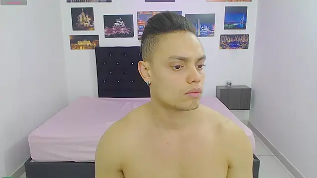 Snapshot of Booy_Hott chatting on December 18, 2024, 3:11 pm Booy Hott online show from December 18, 2024, 3:11 pm