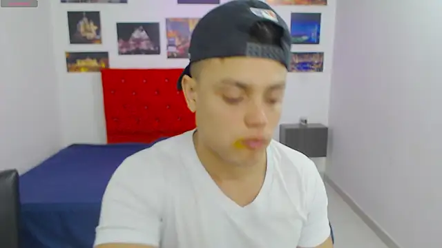 Snapshot of Booy_Hott chatting on January 28, 2025, 3:04 pm Booy Hott online show from January 28, 2025, 3:04 pm