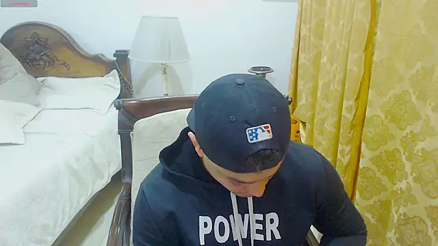 Snapshot of Booy_Hott chatting on March 6, 2025, 12:10 am Booy Hott online show from March 6, 2025, 12:10 am