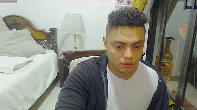 Snapshot of Booy_Hott chatting on February 19, 2025, 12:03 am Booy Hott online show from February 19, 2025, 12:03 am