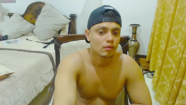 Snapshot of Booy_Hott chatting on February 8, 2025, 1:11 am Booy Hott online show from February 8, 2025, 1:11 am