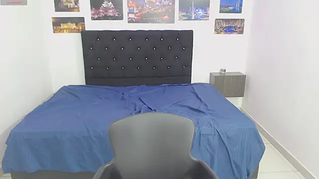 Snapshot of Booy_Hott chatting on December 9, 2024, 8:54 pm Booy Hott online show from December 9, 2024, 8:54 pm