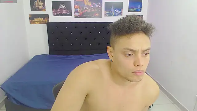 Snapshot of Booy_Hott chatting on December 7, 2024, 6:10 pm Booy Hott online show from December 7, 2024, 6:10 pm