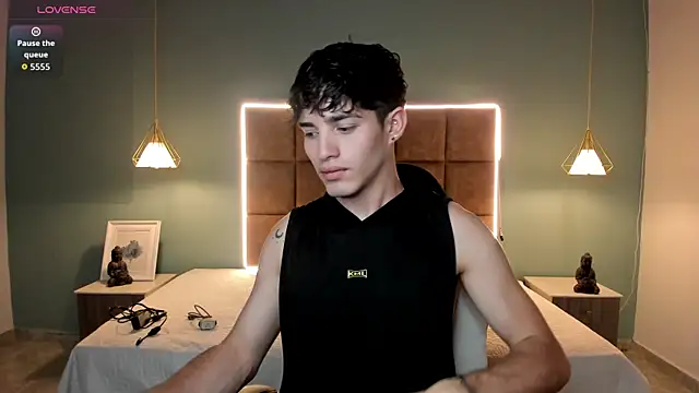 AlejooTwink online show from May 3, 2026, 5:45 am