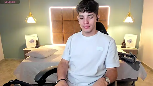 Snapshot of AlejooTwink chatting on February 27, 2026, 11:15 pm AlejooTwink online show from February 27, 2026, 11:15 pm