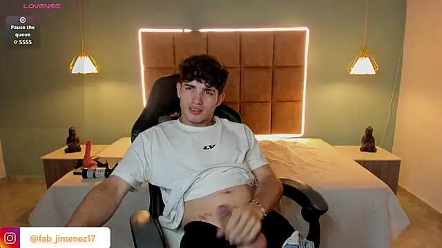 AlejooTwink online show from June 15, 2026, 7:52 am