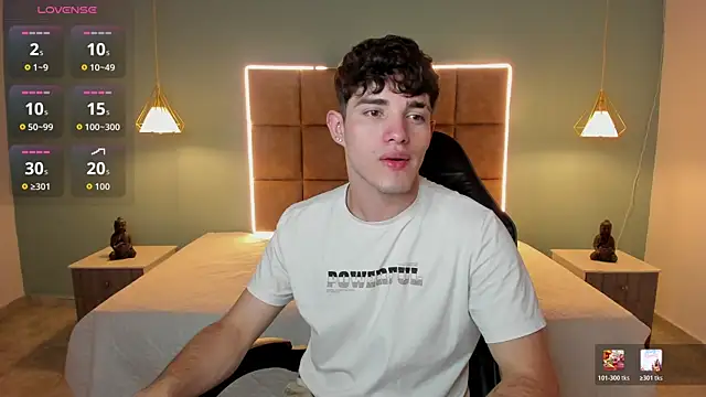 AlejooTwink online show from June 11, 2026, 1:16 am