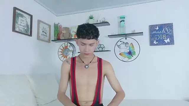 Noah tyler  online show from July 4, 2026, 6:12 pm