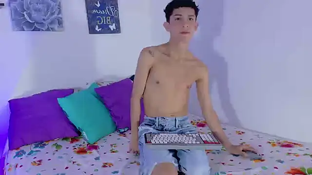 Noah tyler  online show from October 5, 2025, 11:17 pm