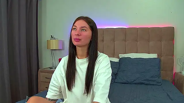 AlexandraBloom online show from September 29, 2025, 6:13 pm