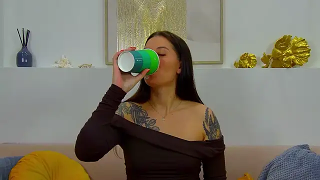 AlexandraBloom online show from September 8, 2025, 7:13 pm