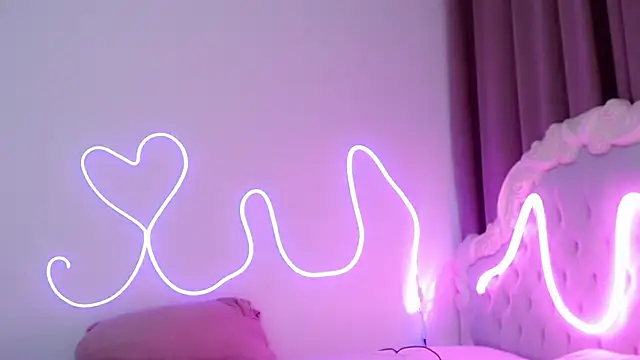 amina moonlightt online show from September 22, 2025, 2:06 am