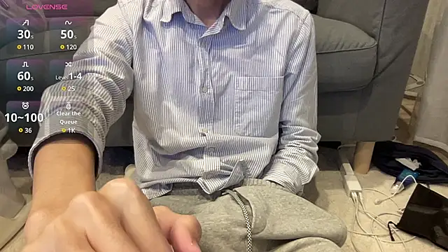 kimkim123123 online show from February 13, 2025, 1:37 pm