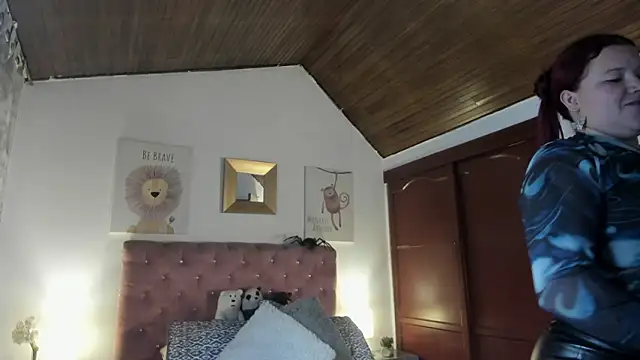 CelessteRedds online show from February 17, 2026, 12:02 pm